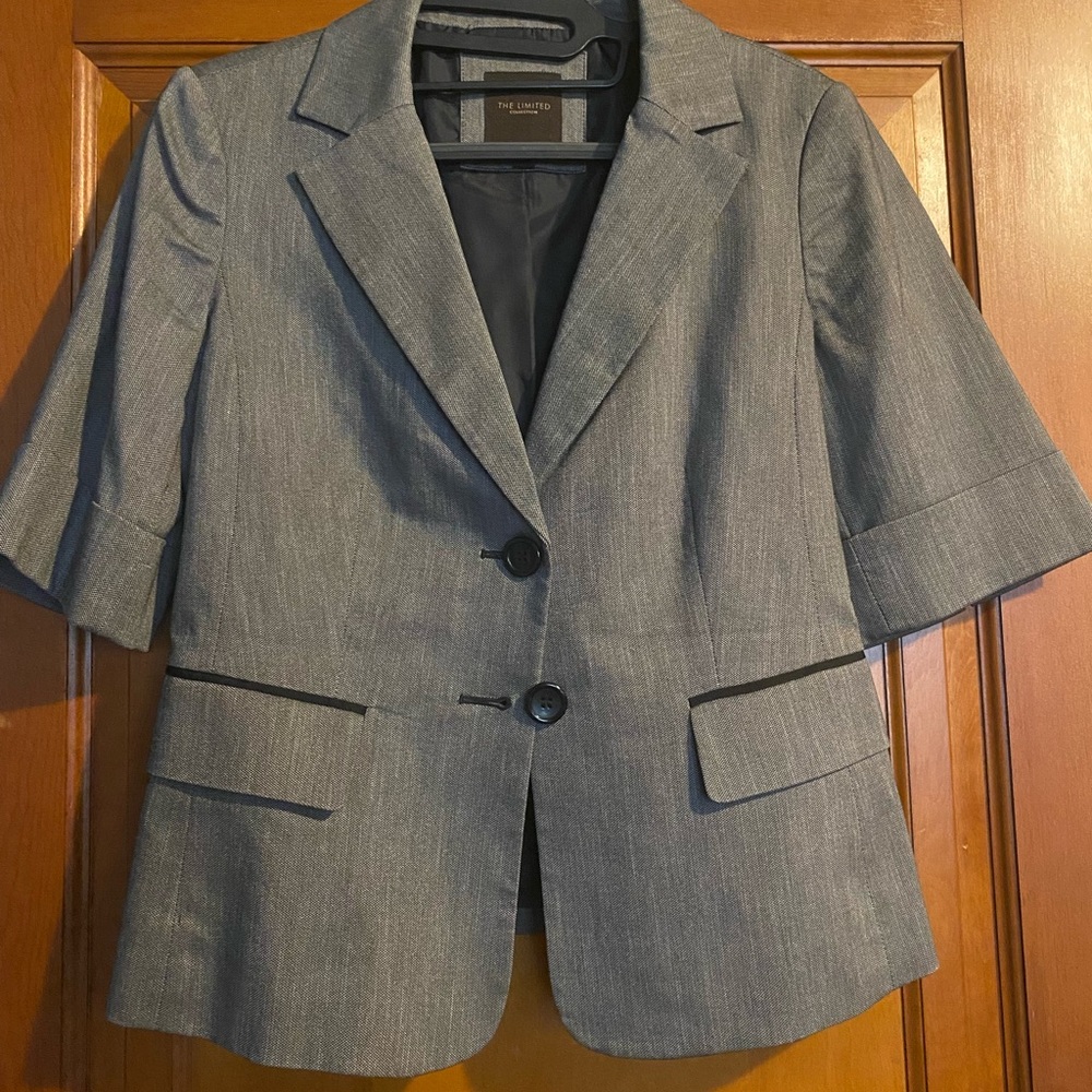 The Limited Collection two button blazer, grey, short sleeve, sz small